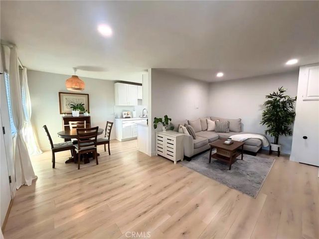 555 S La Veta Park 234, Orange, CA 92868