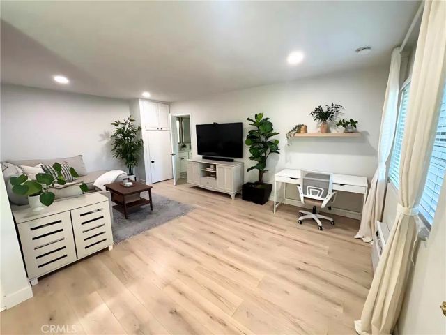 555 S La Veta Park 234, Orange, CA 92868