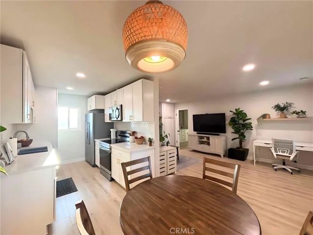 555 S La Veta Park 234, Orange, CA 92868