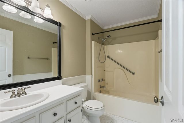 3844 Holly Point, Northport, AL 35473