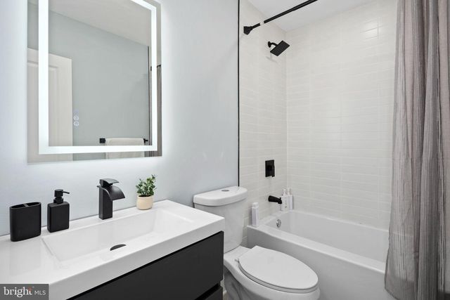 3418 BAKER ST NE, Washington, DC 20019