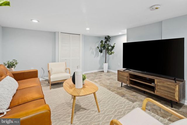 3418 BAKER ST NE, Washington, DC 20019