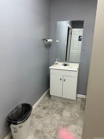 815 Albert St, San Antonio, TX 78207