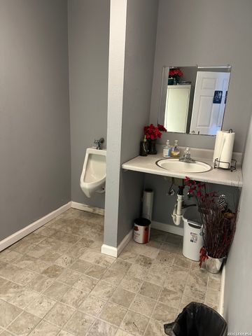815 Albert St, San Antonio, TX 78207
