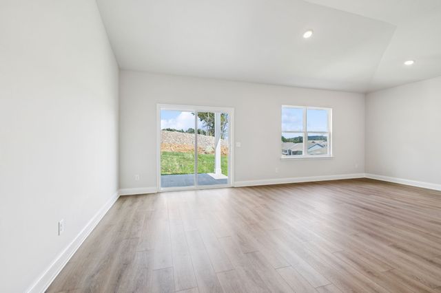 346 Emerald Blvd, Lebanon, TN 37087