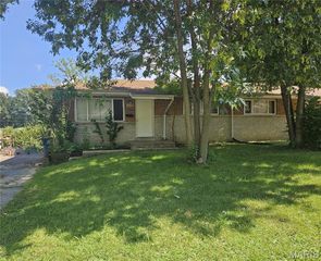 1116 Chargene Street, St Charles, MO 63301