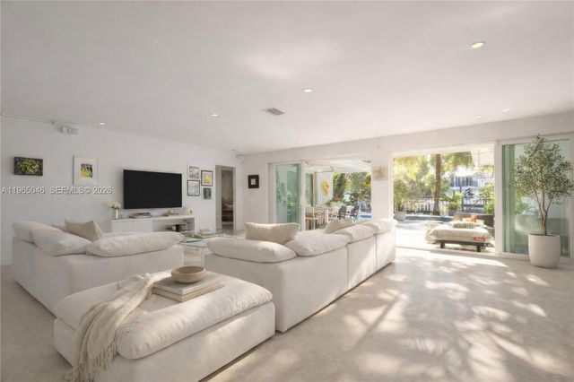 3400 NE 165th St, North Miami Beach, FL 33160