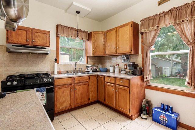 1234 E Porter Avenue, Beloit, WI 53511