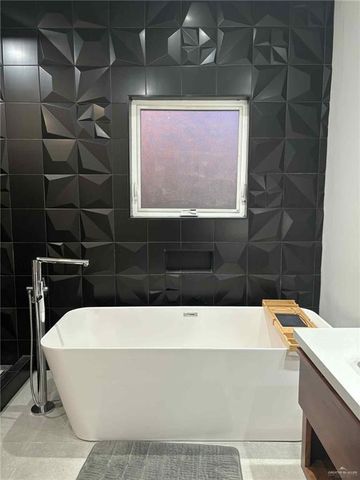 707 W Mile 14 N Road, Weslaco, TX 78599