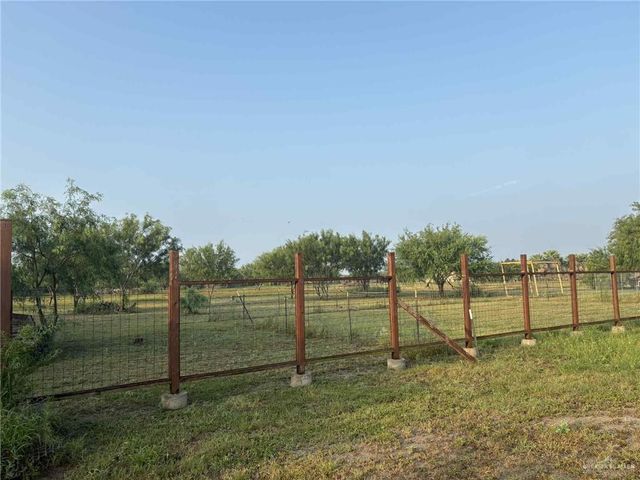 707 W Mile 14 N Road, Weslaco, TX 78599