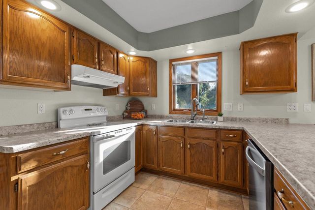 1270 SNOWDON DRIVE, Oshkosh, WI 54904