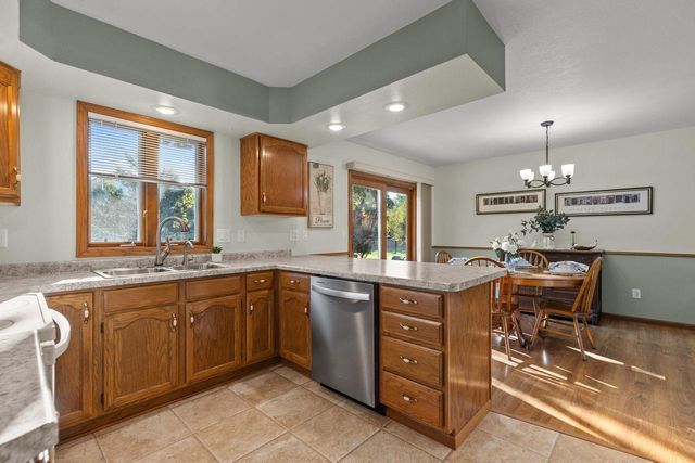 1270 SNOWDON DRIVE, Oshkosh, WI 54904