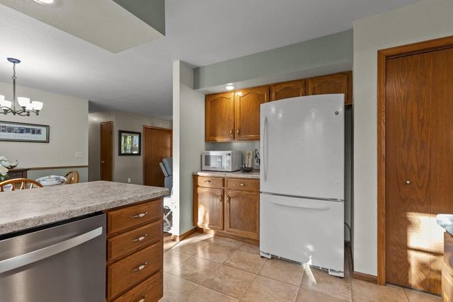 1270 SNOWDON DRIVE, Oshkosh, WI 54904
