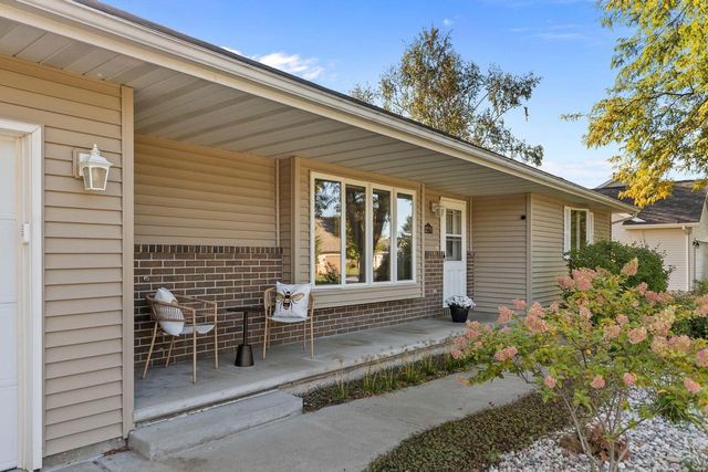 1270 SNOWDON DRIVE, Oshkosh, WI 54904