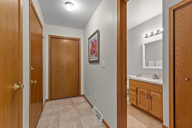 1270 SNOWDON DRIVE, Oshkosh, WI 54904