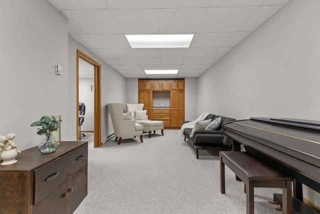 1270 SNOWDON DRIVE, Oshkosh, WI 54904