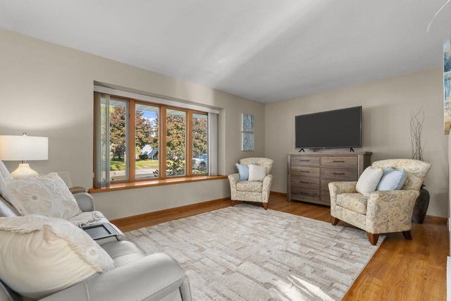 1270 SNOWDON DRIVE, Oshkosh, WI 54904