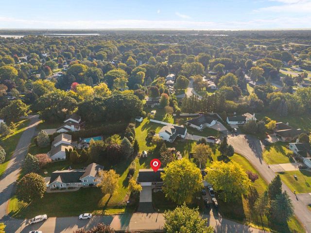 1270 SNOWDON DRIVE, Oshkosh, WI 54904