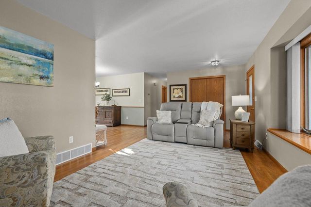 1270 SNOWDON DRIVE, Oshkosh, WI 54904