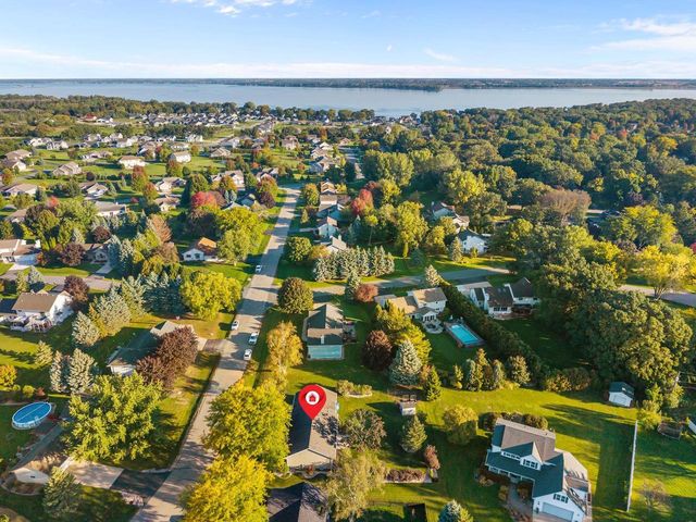 1270 SNOWDON DRIVE, Oshkosh, WI 54904