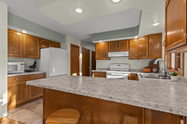 1270 SNOWDON DRIVE, Oshkosh, WI 54904
