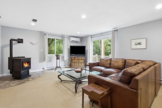 222 Brewer St, Northborough, MA 01532