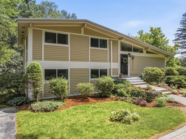 222 Brewer St, Northborough, MA 01532