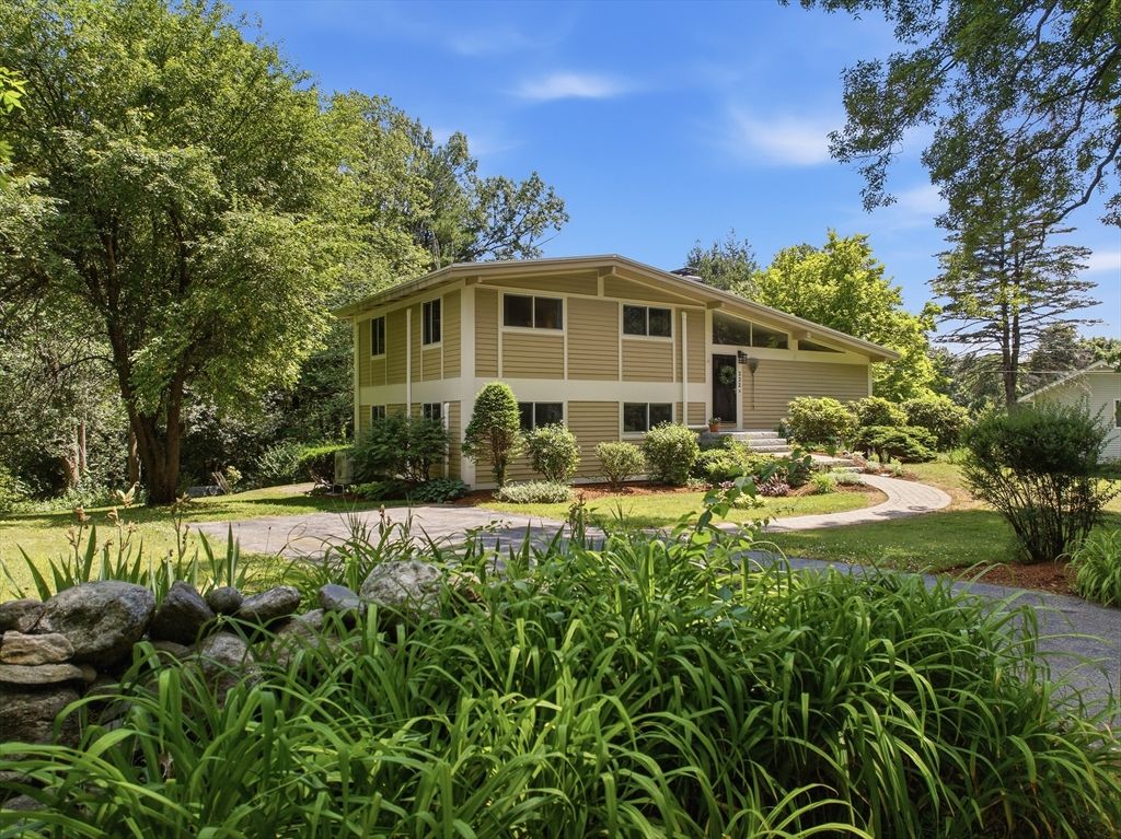 222 Brewer St, Northborough, MA 01532