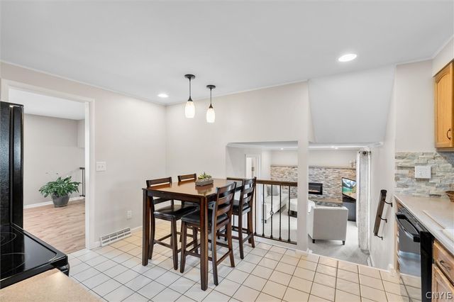 4986 Surrey Lane, Clay, NY 13088