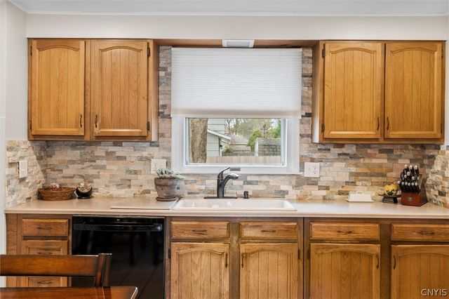 4986 Surrey Lane, Clay, NY 13088