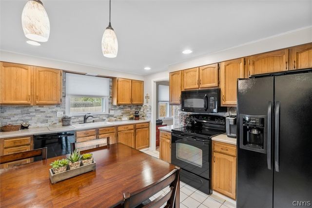 4986 Surrey Lane, Clay, NY 13088