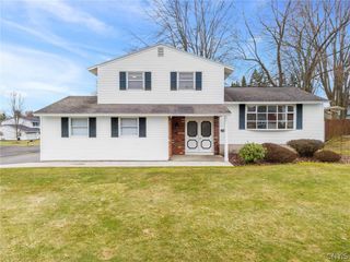 4986 Surrey Lane, Clay, NY 13088