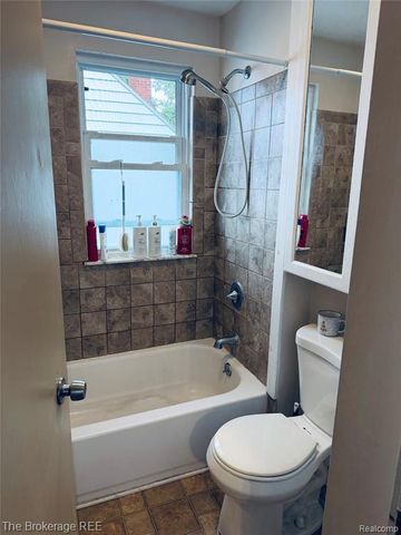 827 E Main Street, Flushing, MI 48433