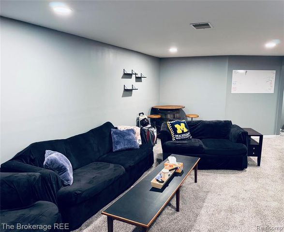 827 E Main Street, Flushing, MI 48433