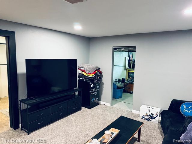 827 E Main Street, Flushing, MI 48433