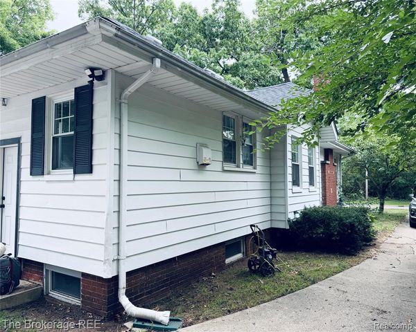 827 E Main Street, Flushing, MI 48433