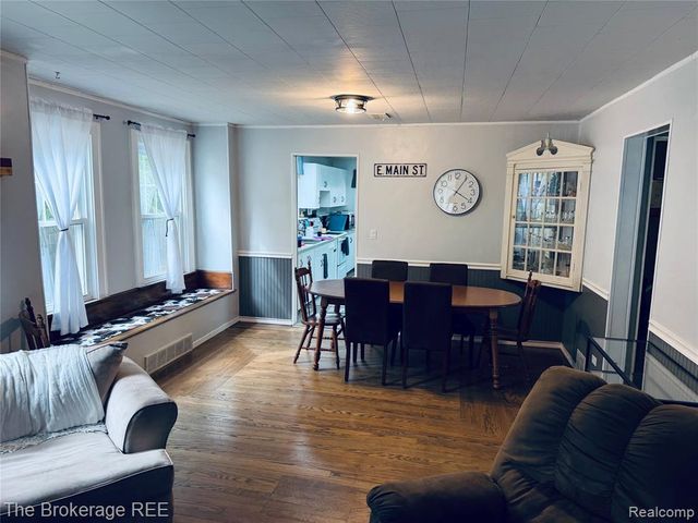 827 E Main Street, Flushing, MI 48433