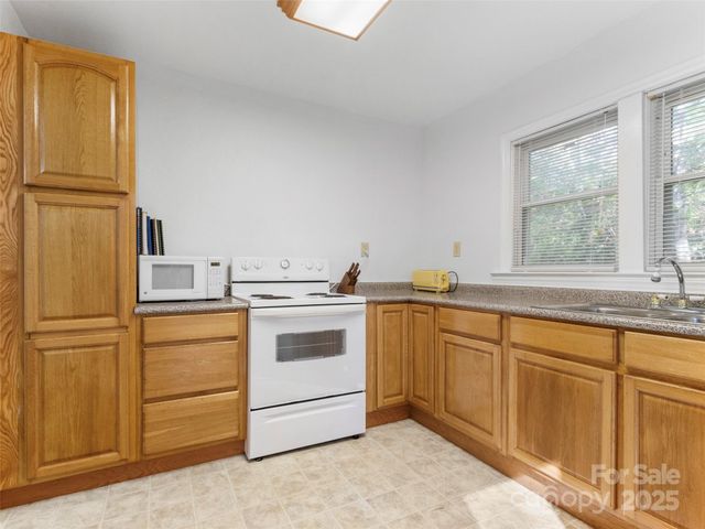 96 Thompson Road, Spruce Pine, NC 28777