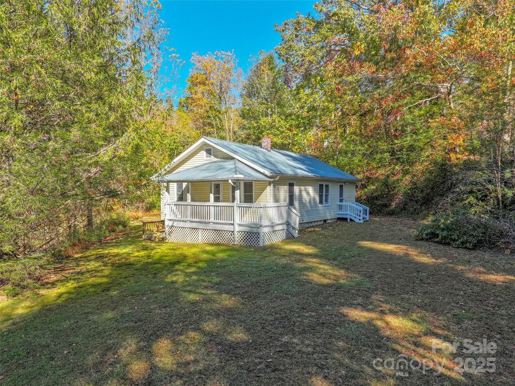 96 Thompson Road, Spruce Pine, NC 28777
