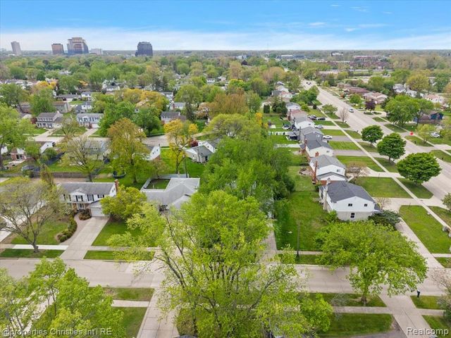 21889 Potomac Street, Southfield, MI 48076