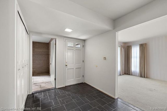 21889 Potomac Street, Southfield, MI 48076