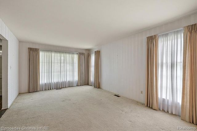 21889 Potomac Street, Southfield, MI 48076