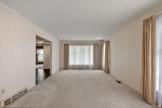 21889 Potomac Street, Southfield, MI 48076