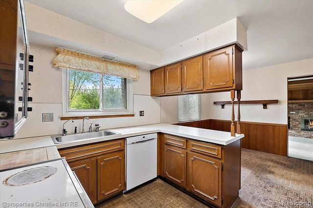 21889 Potomac Street, Southfield, MI 48076