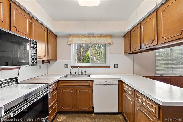 21889 Potomac Street, Southfield, MI 48076
