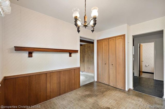 21889 Potomac Street, Southfield, MI 48076