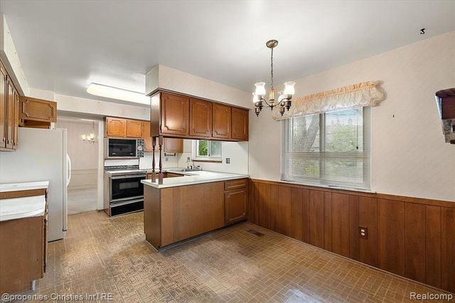 21889 Potomac Street, Southfield, MI 48076
