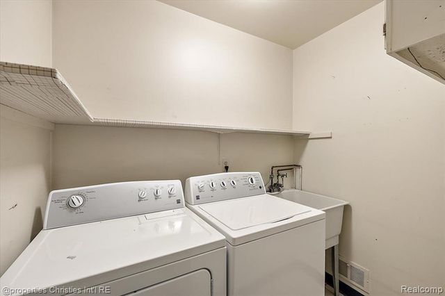 21889 Potomac Street, Southfield, MI 48076
