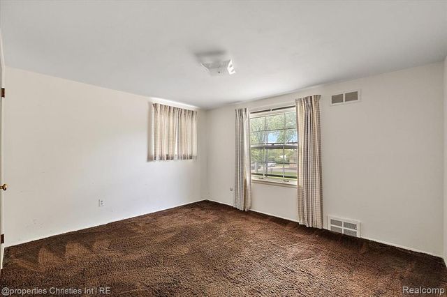 21889 Potomac Street, Southfield, MI 48076