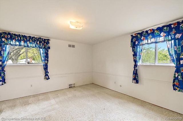 21889 Potomac Street, Southfield, MI 48076